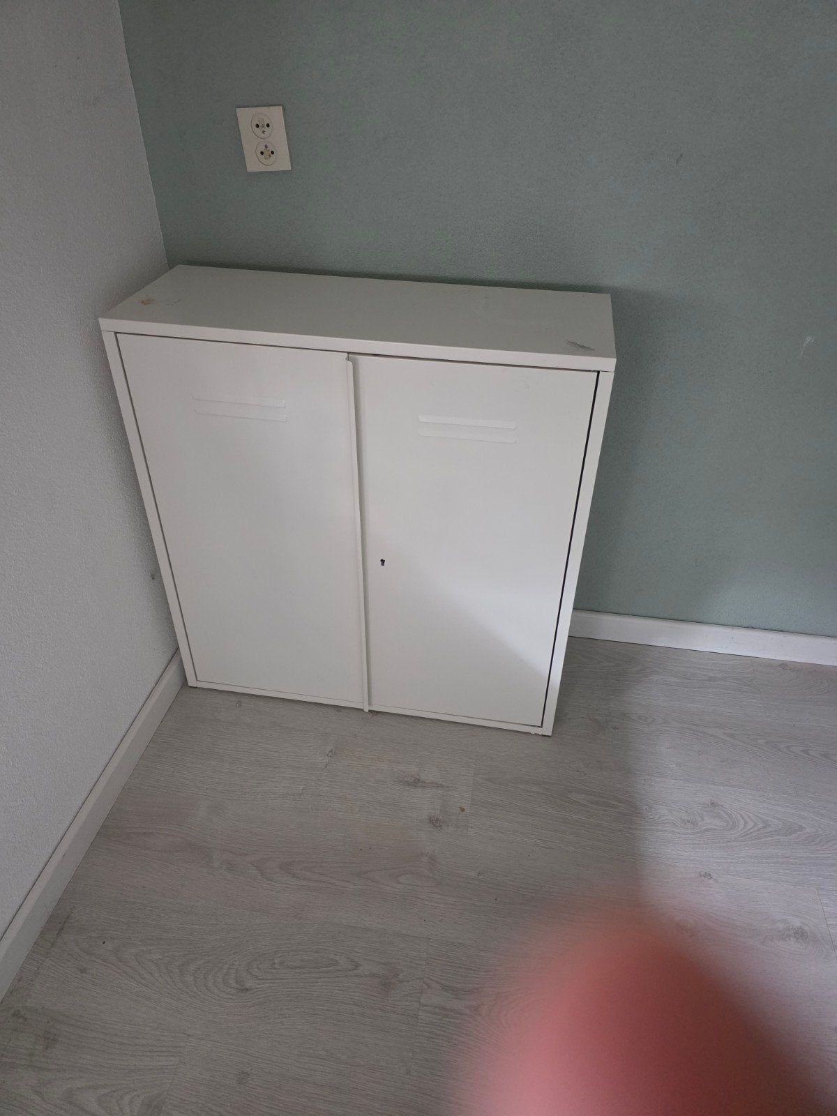 Witte metalen kast met schuifdeuren, Ophalen, Gebruikt, Modern, functioneel, industrieel