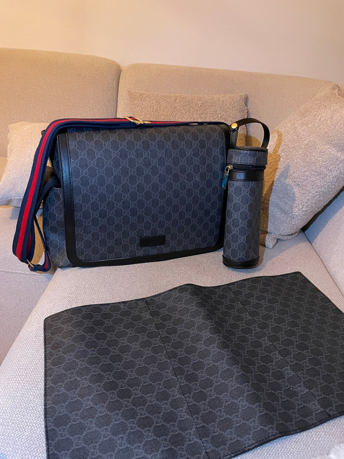 Gucci luiertas met accessoires, Gucci, Zwart, Nieuw, Extra vakken