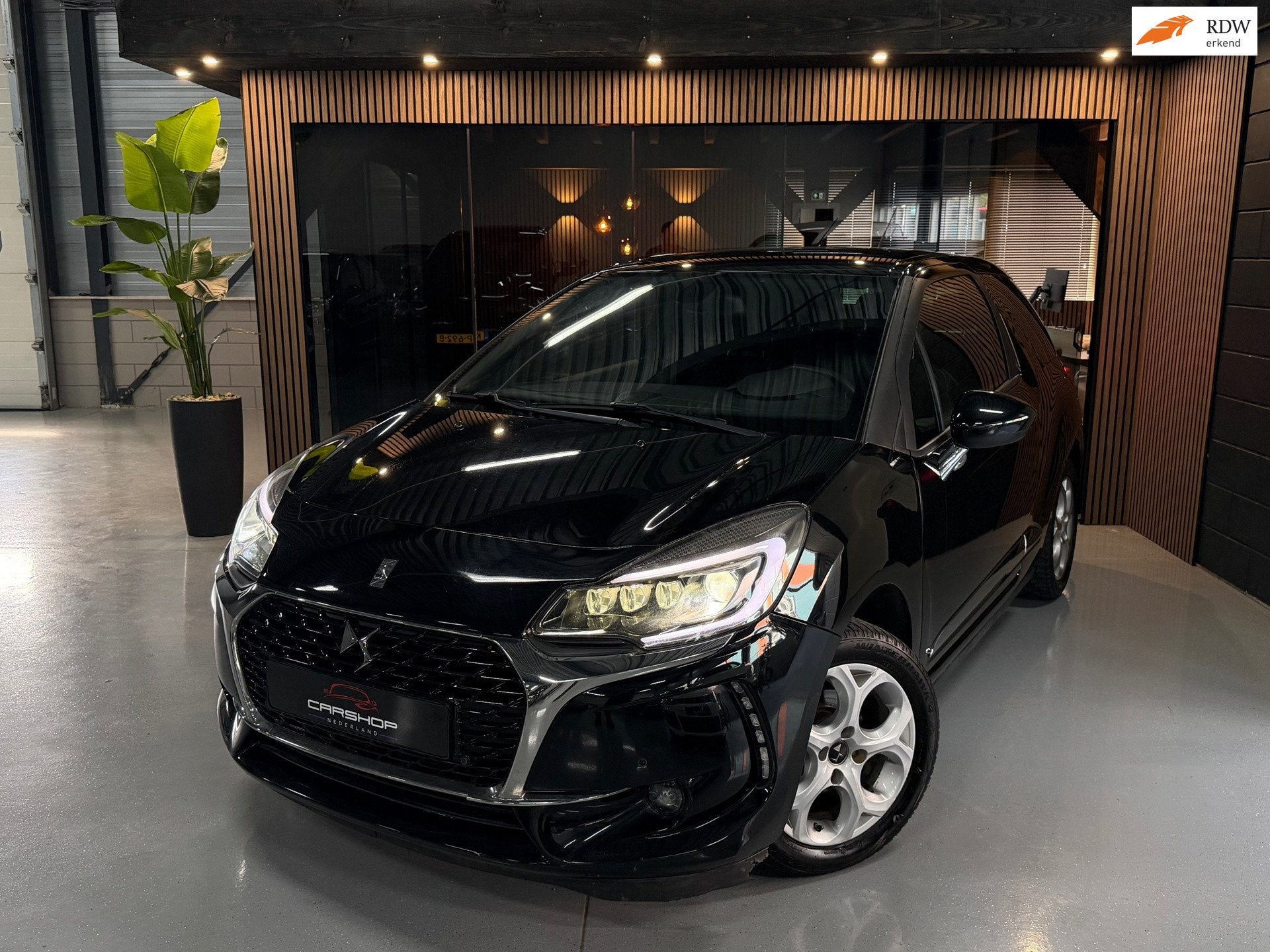 Citroen DS3 1.2 VTI PureTech Business CAMERA/PDC/CRUISE/AIRC, Voorwielaandrijving, Stof, Gebruikt, Zwart