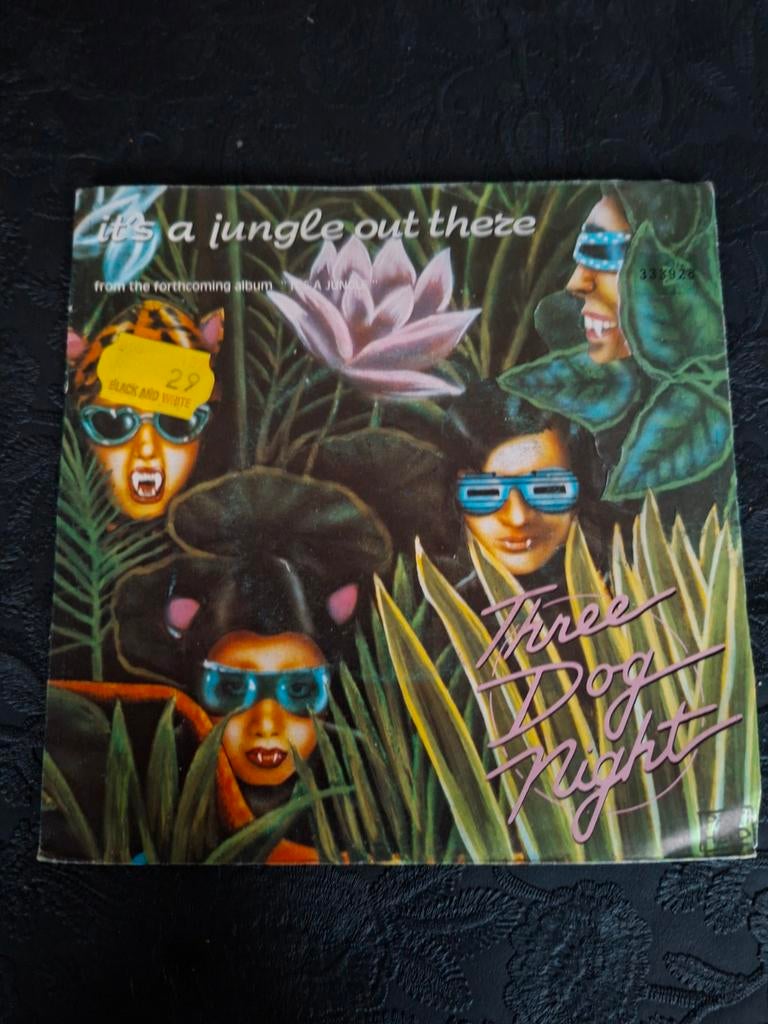 Three dog night - it's a jungle out there, Ophalen of Verzenden, Gebruikt, Pop