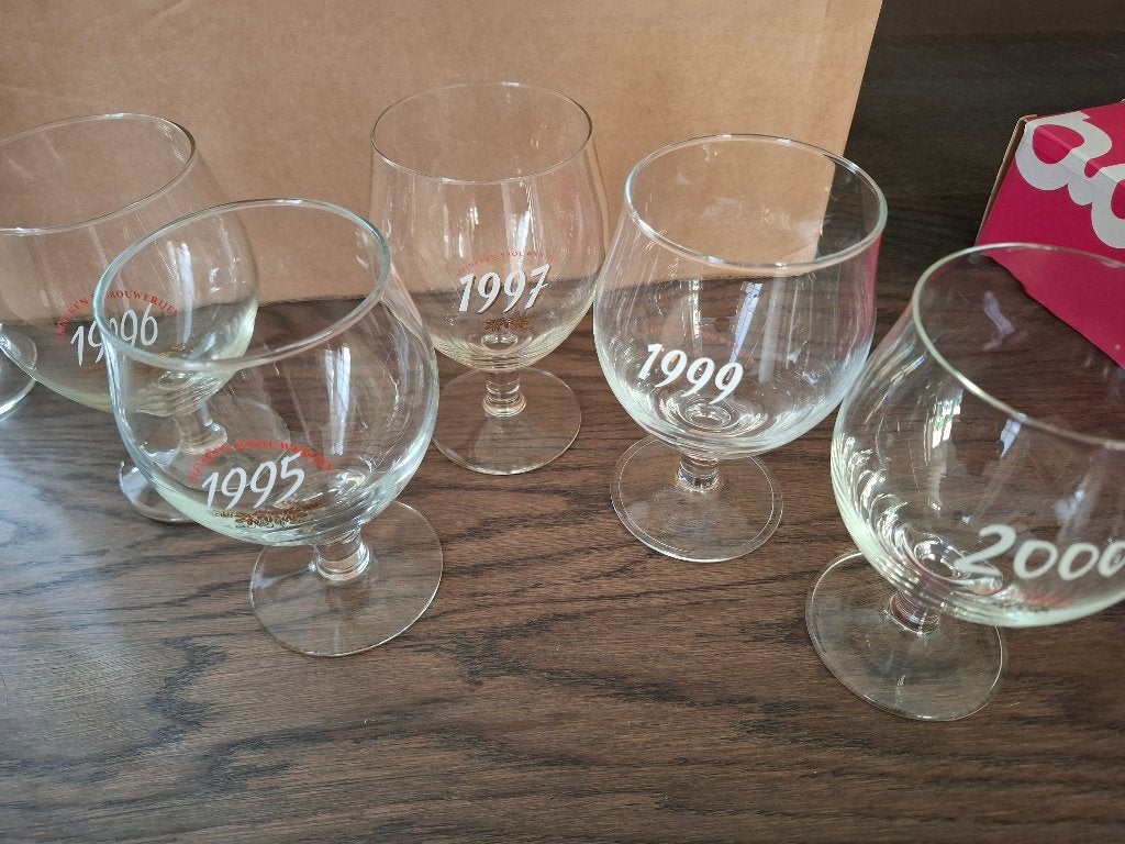 5 Heineken jaartalglazen + 2 Vorstenbier glazen, Ophalen of Verzenden, Zo goed als nieuw, Bierglas