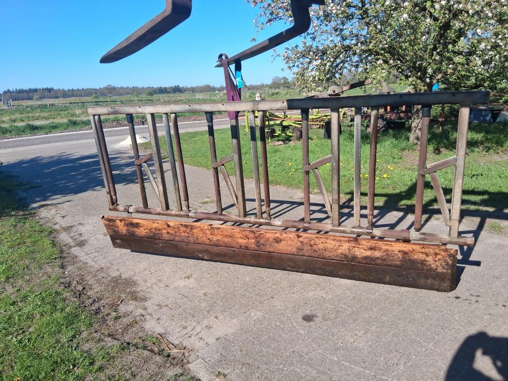 Spinder stierenhek voerhek veiligheidsvoerhek  zelfsluitend, Dieren en Toebehoren, Stalling en Weidegang