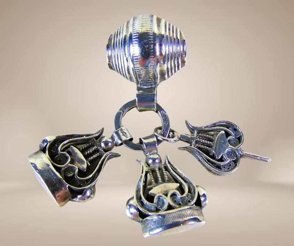 ANTIEKE zilveren SIGNET tonnetje horlogesleutel hanger!, Overige voorstellingen, Verzenden, Zo goed als nieuw, X