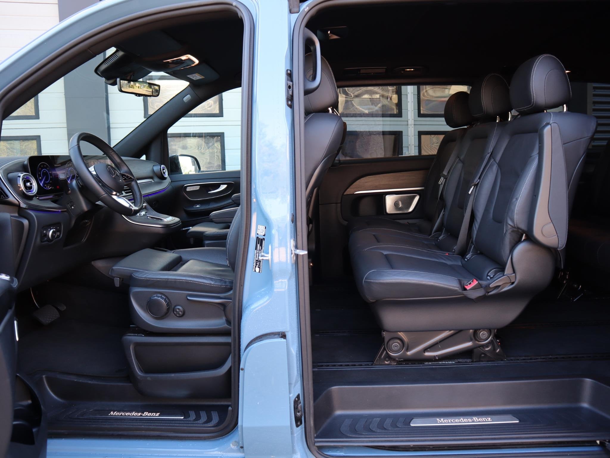 Mercedes-Benz EQV 300 90 kWh Avantgarge AMG - 8 Pers - elc., Auto's, Gebruikt, 8 stoelen, Blauw, 90 kWh