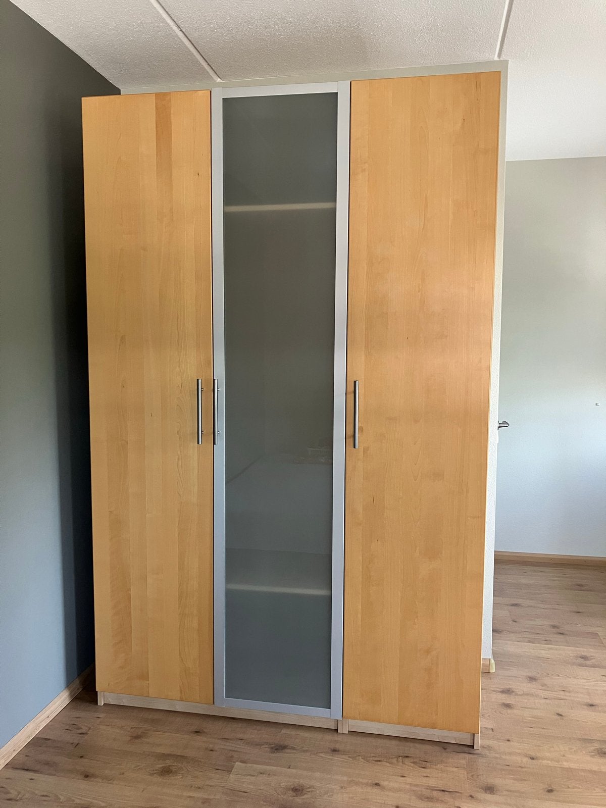 Ruime 3-deurs kast in zeer goede staat - 236x150x60 cm, Huis en Inrichting, Kasten | Kledingkasten, 100 tot 150 cm, 200 cm of meer