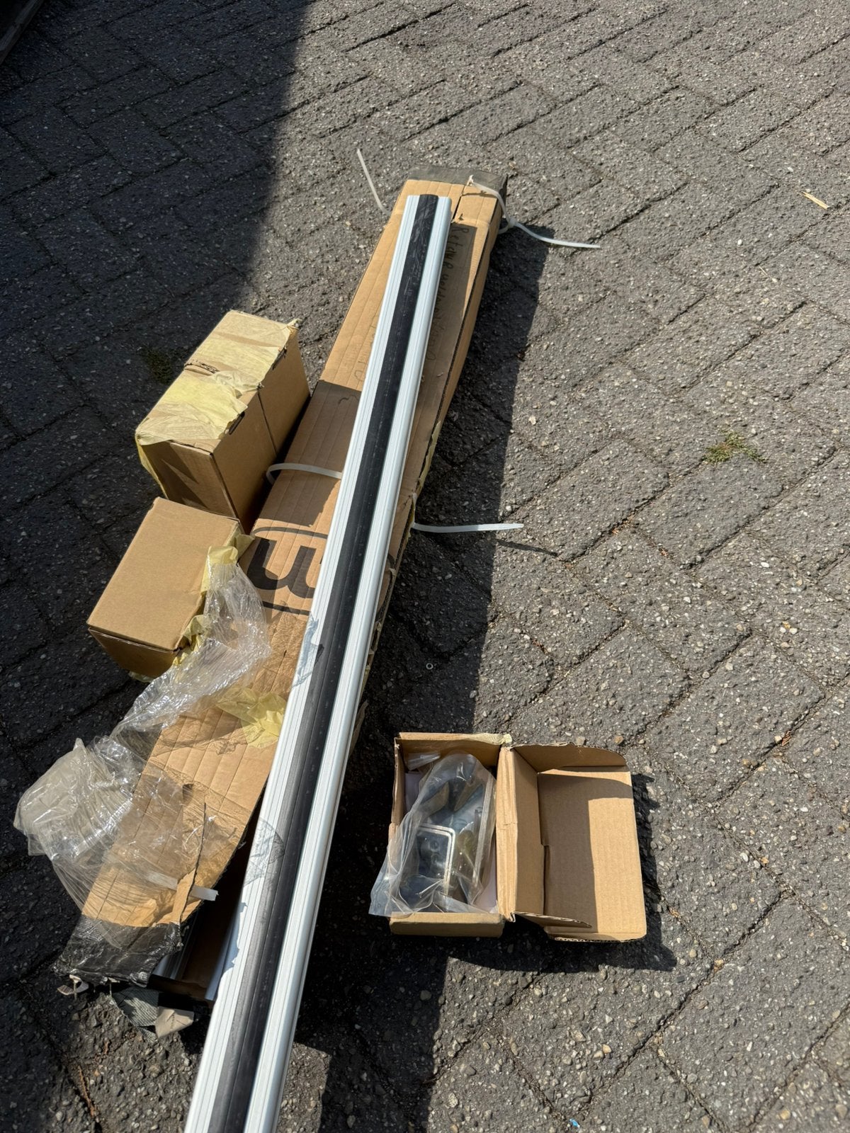 Nieuwe aluminium dakdragers 4 stuks Mercedes Vito L1, L2, L3, Auto diversen, Dakdragers, Ophalen, Zo goed als nieuw