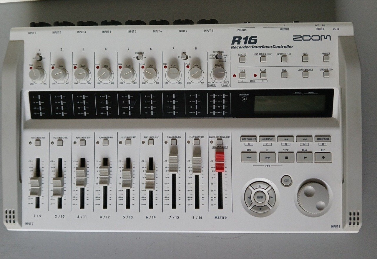 Zoom R16 Recorder/Interface/Controller, Ophalen of Verzenden, Gebruikt, 10 tot 20 kanalen, Microfooningang