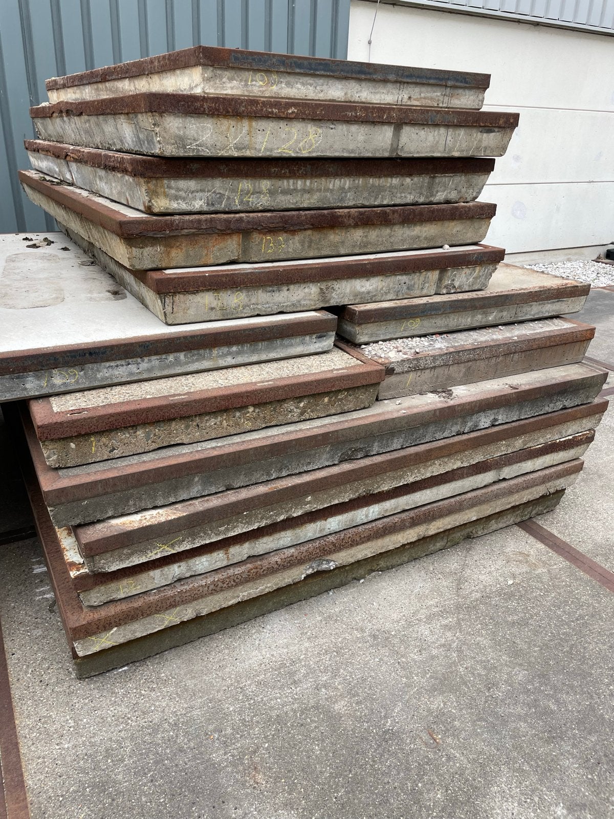 Gebroken Stelcon platen - Ideaal voor bouwweg, Gebruikt, Overige typen, Minder dan 5 m², Overige materialen