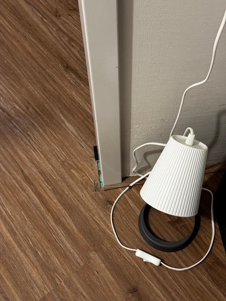White Ribbed Table Lamp (Scandinavian Style), Ophalen, Overige materialen, White Ribbed Table Lamp, Zo goed als nieuw