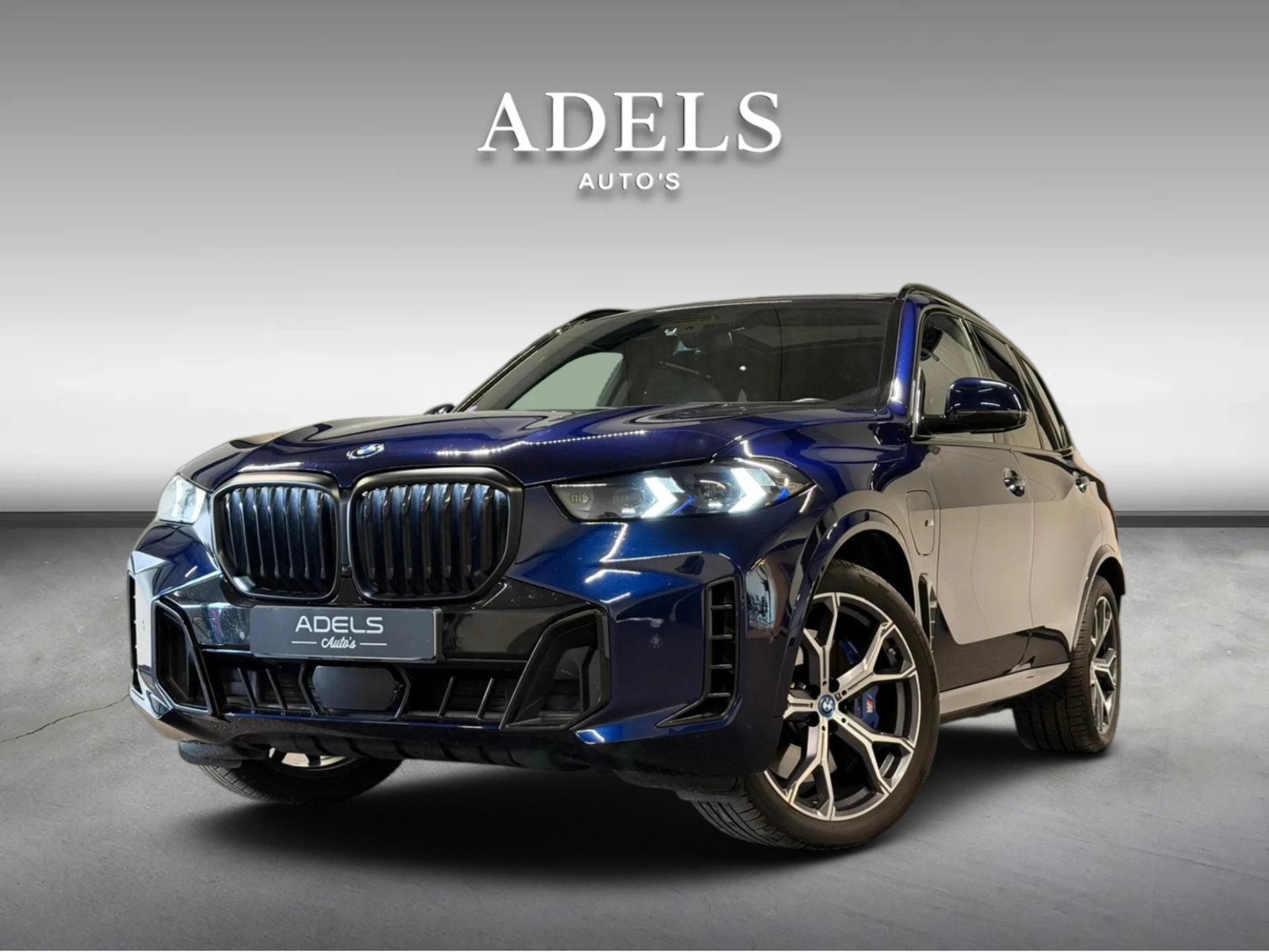 BMW X5 xDrive50e M Sport Panodak HUD Trekhaak Harman Kardon, Automaat, Dealer onderhouden, Gebruikt, 2395 kg