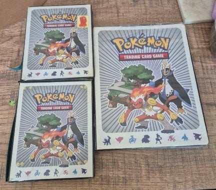 3 mappen vol met Pokémonkaarten - Alleen serieuze biedingen!, Ophalen of Verzenden, Gebruikt, Meerdere kaarten, Foil