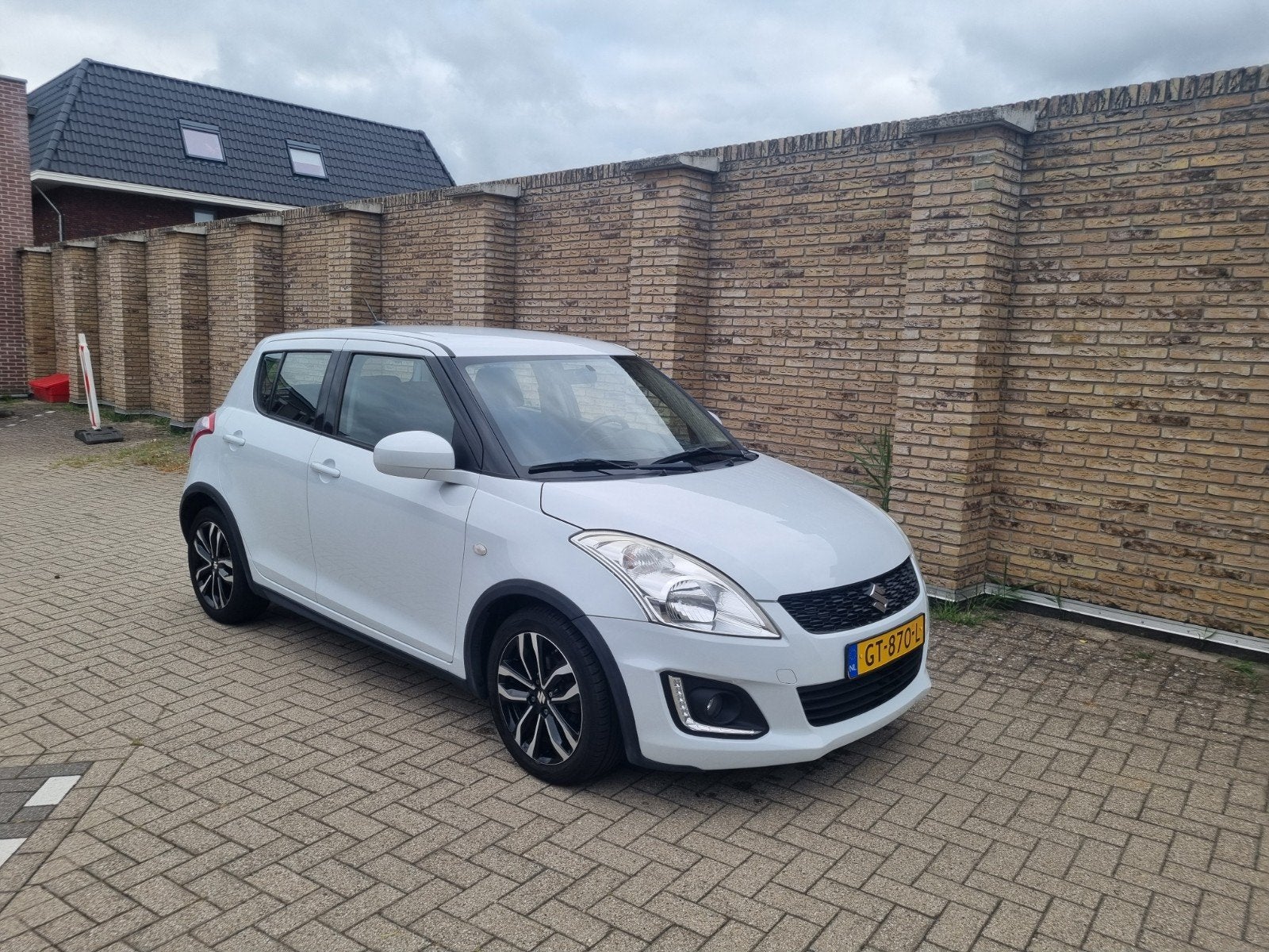 Suzuki Swift 2015 automaat, lage km stand, stoelverwarming, Auto's, Suzuki, Stof, 40 €/maand, 4 cilinders, 965 kg