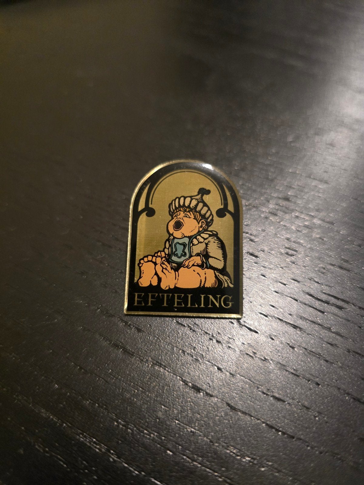 Efteling Smidje pin baby Gijs, Verzamelen, Efteling, Ophalen of Verzenden, Zo goed als nieuw, Button of Speldje