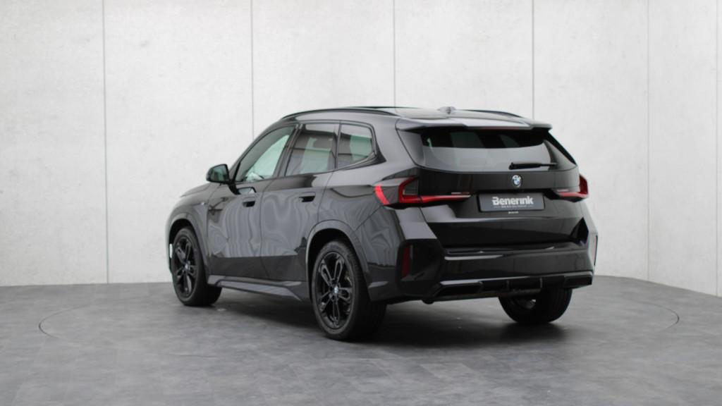 BMW X1 xDrive23i M-Sport | Harman/Kardon | Panoramadak | Hea, Auto's, BMW, Gebruikt, 4 cilinders, Zwart, Leder