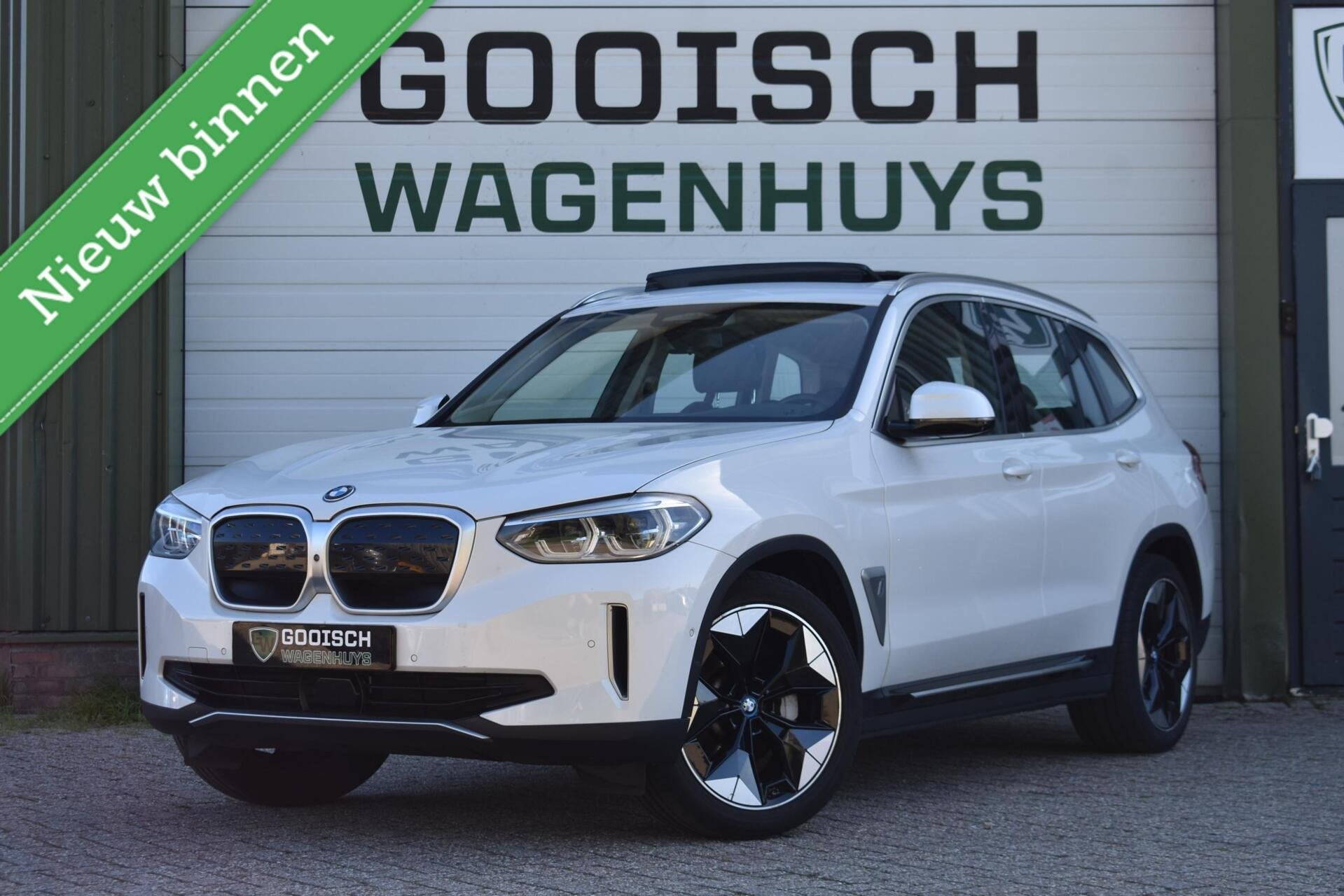 BMW iX3 High Executive 80 kWh | Pano | Head UP | H&K | 360 C, Auto's, Automaat, Achterwielaandrijving, 750 kg, Wit