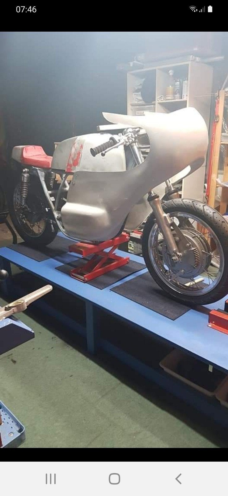 Motor werktafel + wielklem 244 x 75 x 43cm, Doe-het-zelf en Verbouw, Werkbanken, Gebruikt, 70 tot 120 cm, Bankschroef, Ophalen