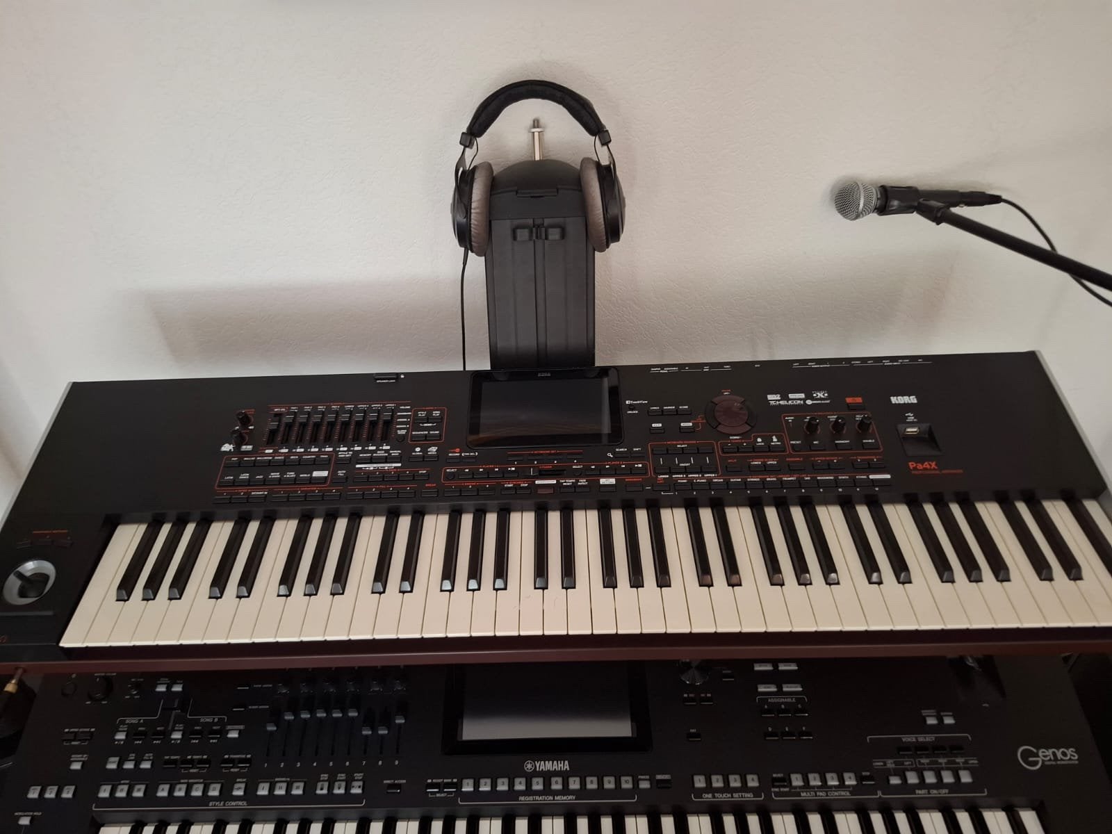 Korg Pa4x Proffessional Arrenger 71 toetsen- Perfecte staat, Ophalen, Korg, Zo goed als nieuw, Met standaard