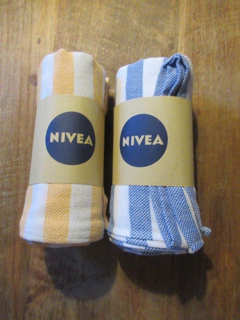 2 x NIVEA STRANDHANDDOEK - blauw/wit en geel/wit, strand, Ophalen of Verzenden, Nieuw, Overige kleuren, Overige typen