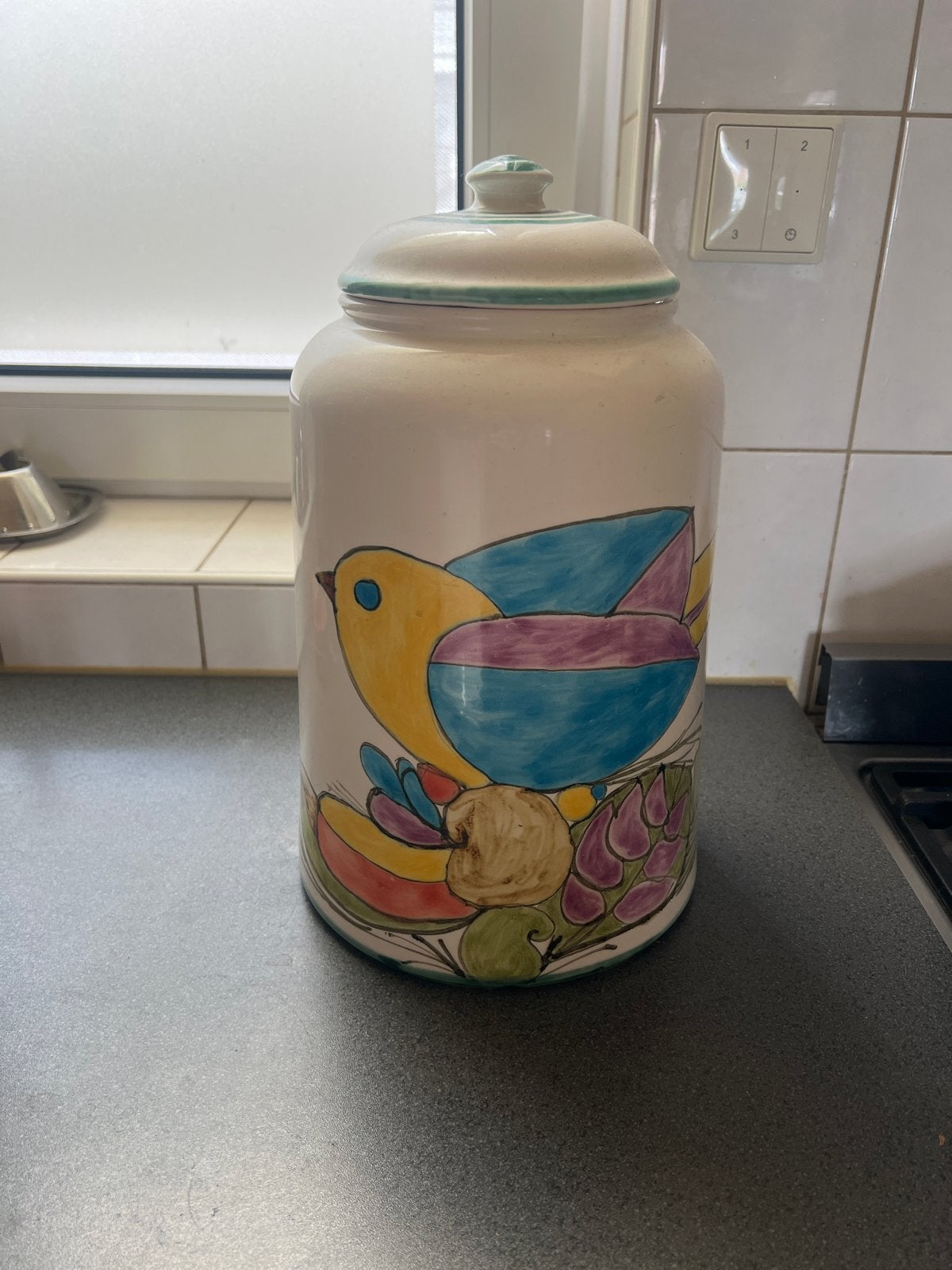 Grote keramische voorraadpot met vogeldecoratie, Ophalen