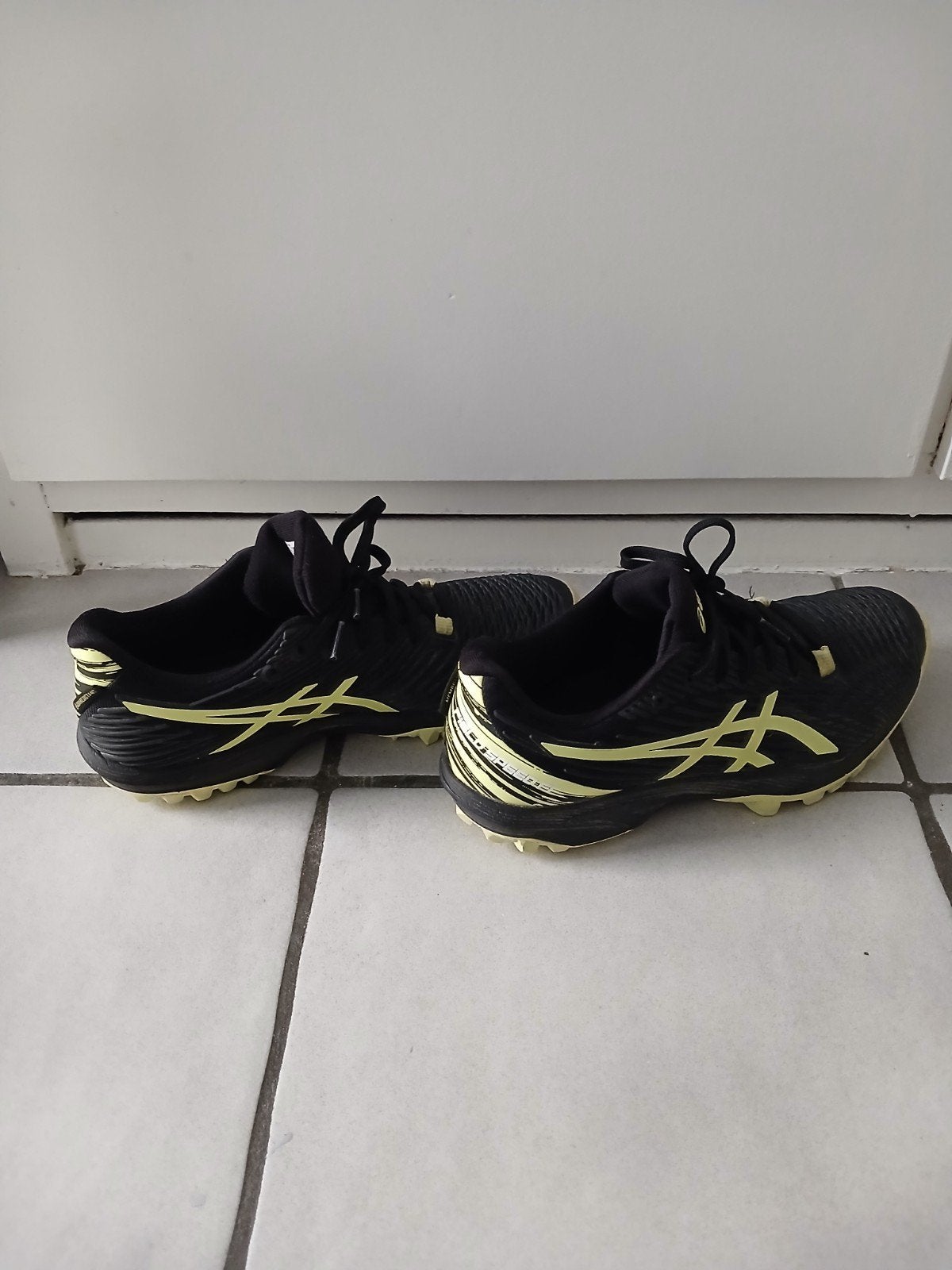 Asics veld hockeyschoenen maat 41,5, Ophalen of Verzenden, Zo goed als nieuw, Schoenen