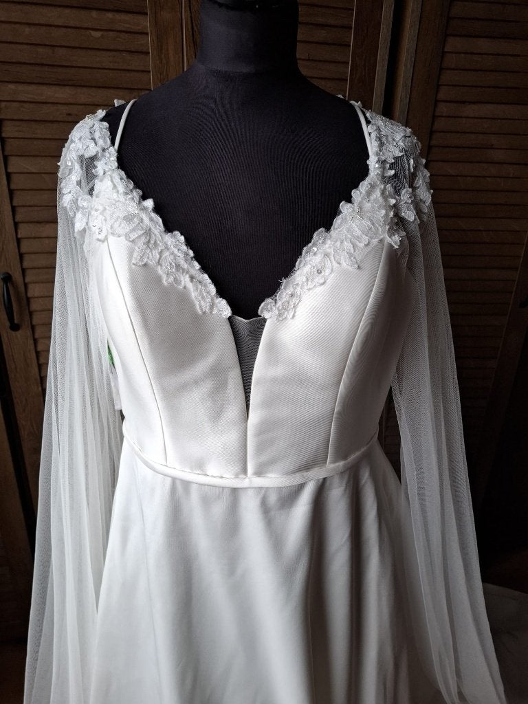 Bruidsjurk wit/ivoor met cape en haarband, Kleding | Dames, Trouwjurk, Ophalen of Verzenden, Gedragen, Wit
