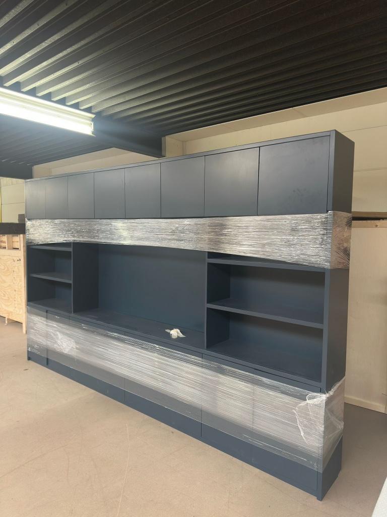 Showmodel - TV Vakkenkast - 400x40x240H cm - WEG = WEG, 200 cm of meer, Ophalen of Verzenden, Zo goed als nieuw, 200 cm of meer