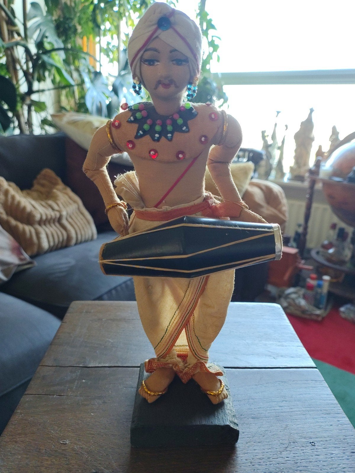 Decoratieve Indiase pop met trommel - 24 cm, Ophalen of Verzenden, Gebruikt, Mens