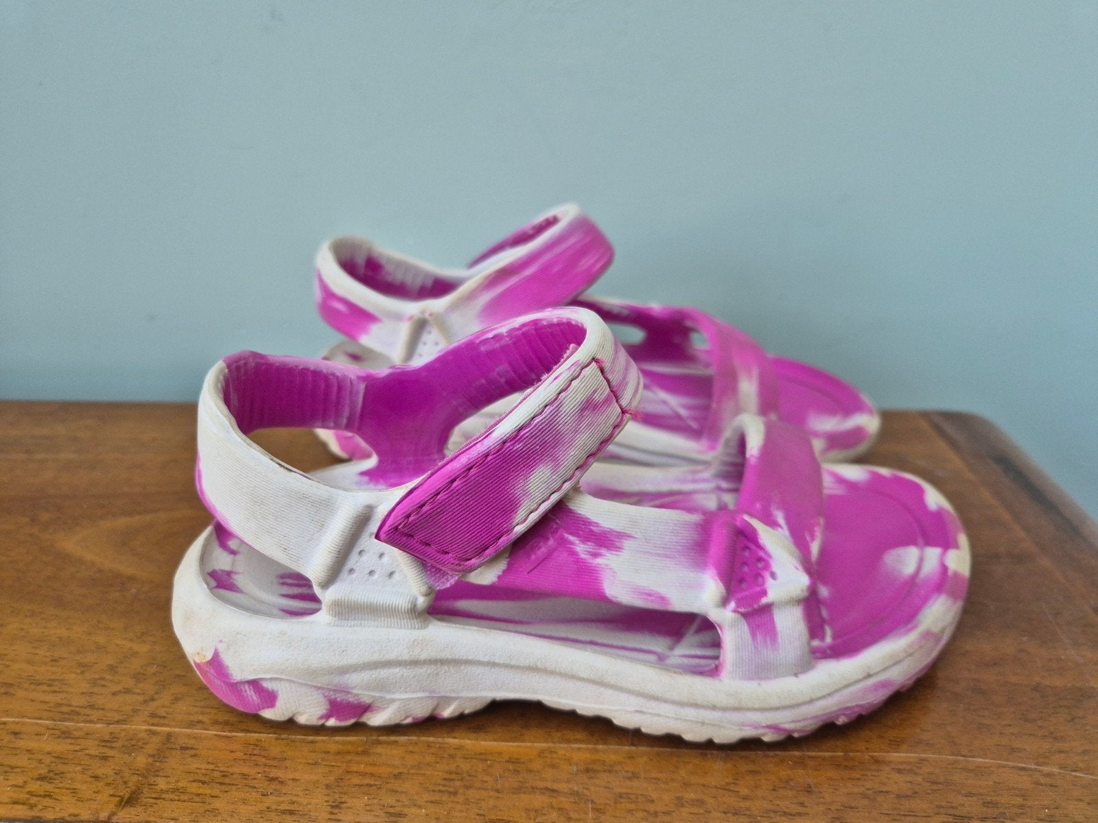 Teva meisjes sandalen tie-dye roze/wit maat 30/31/32, Kinderen en Baby's, Kinderkleding | Schoenen en Sokken, Gebruikt, Meisje