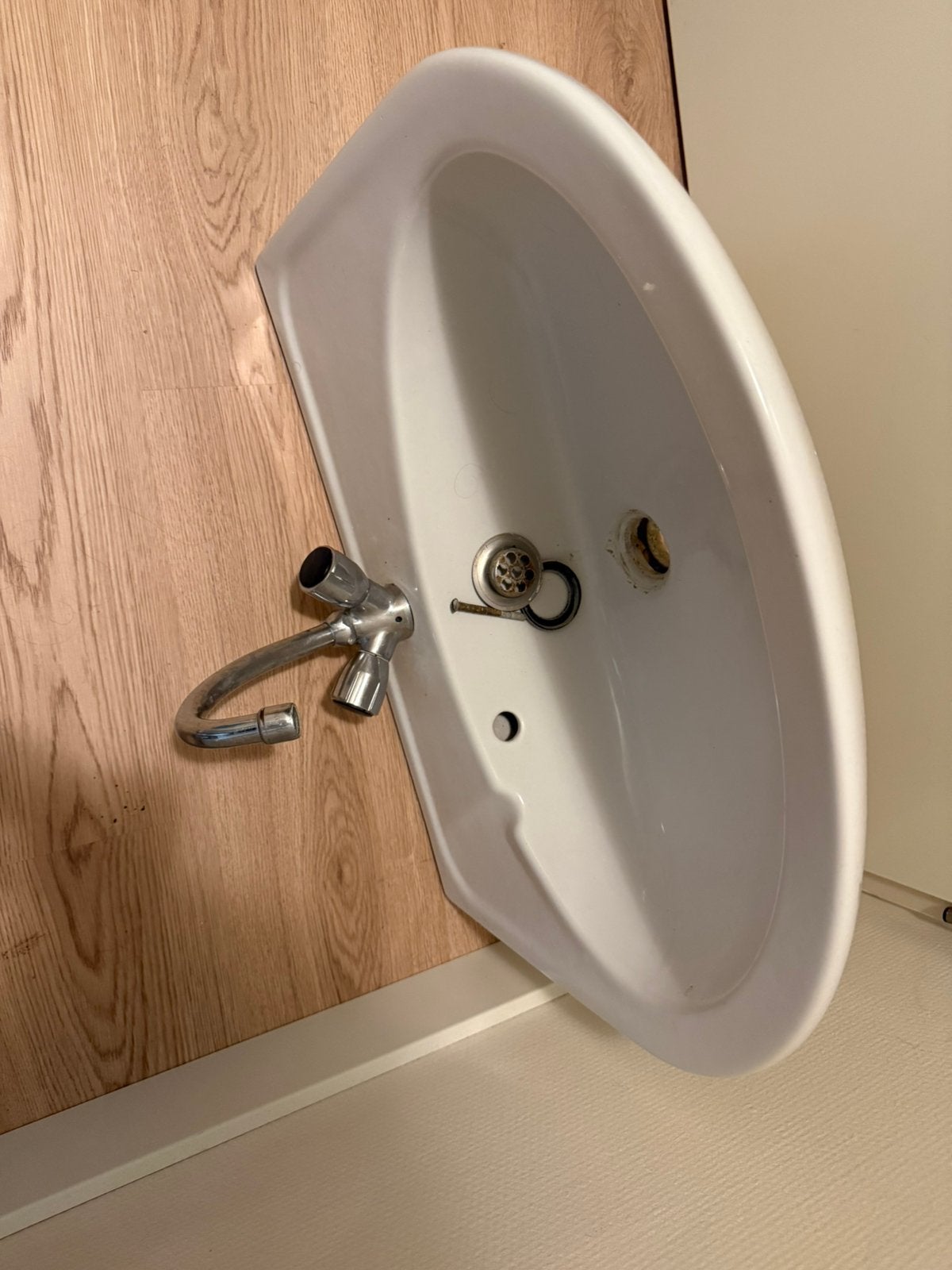 Wasbak met kraan, Ophalen, Wastafel