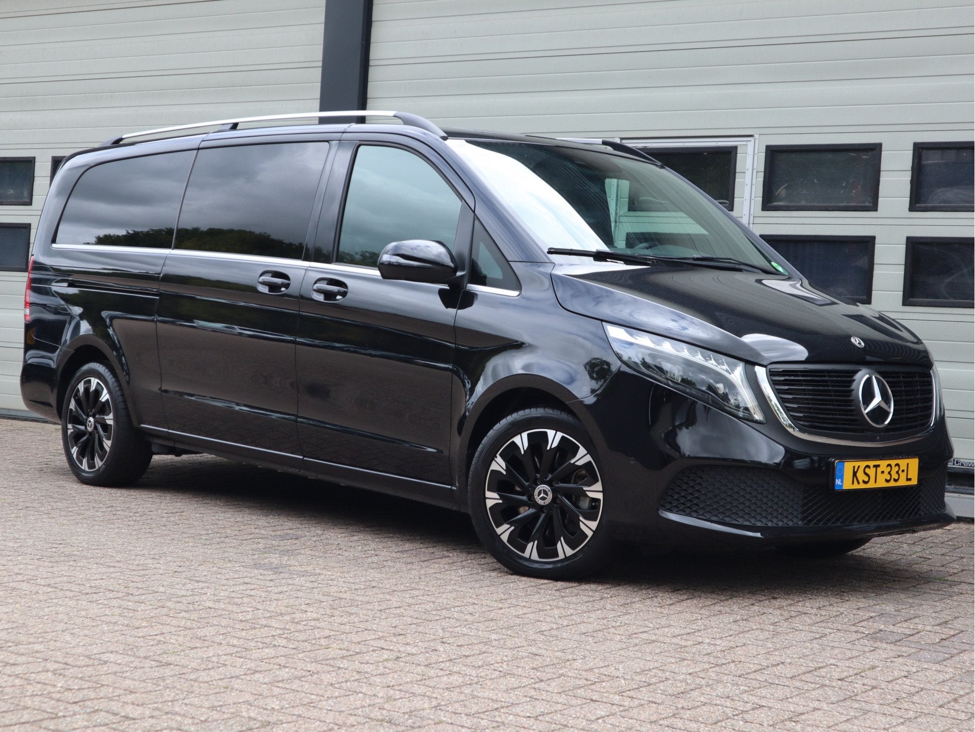 Mercedes-Benz EQV 300 90kWh L3 Extra lang - 8 Persoons - Tax, Auto's, Gebruikt, 8 stoelen, Zwart, 204 pk