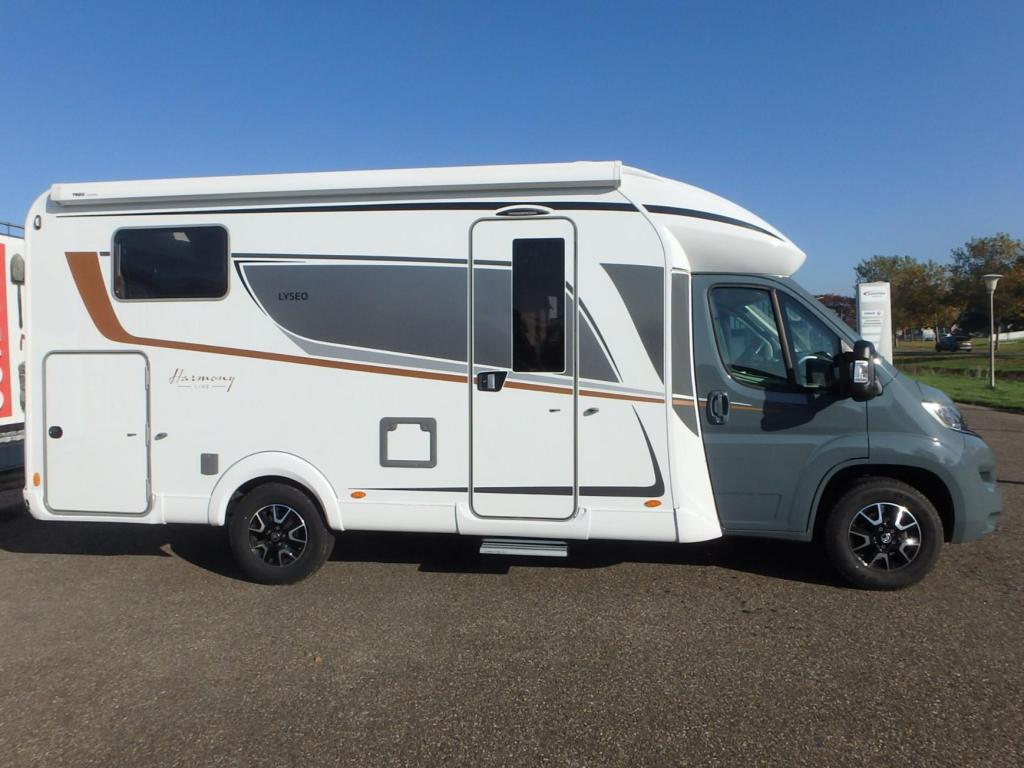 Bürstner Lyseo Harmony Line 690 T, Koelkast, Standaard zit, Luifel, Bedrijf