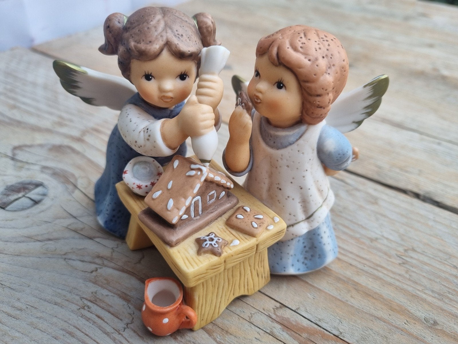 Goebel beeldje  „Engel backen Lebkuchenhaus”, Ophalen, Zo goed als nieuw, Hummel