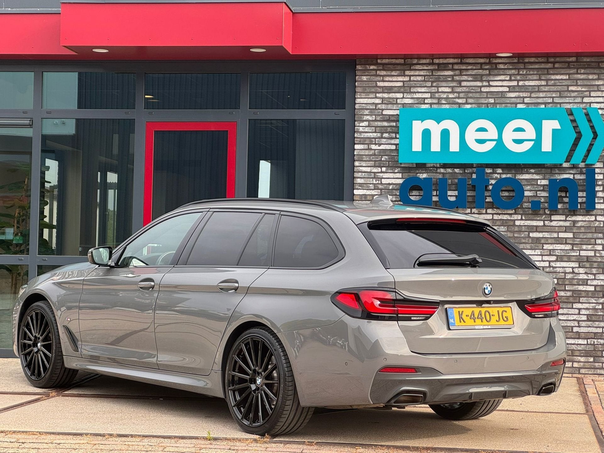 BMW 5-serie Touring 520i High Executive M-SPORT l PANO l HUD, Automaat, 1998 cc, Achterwielaandrijving, Gebruikt