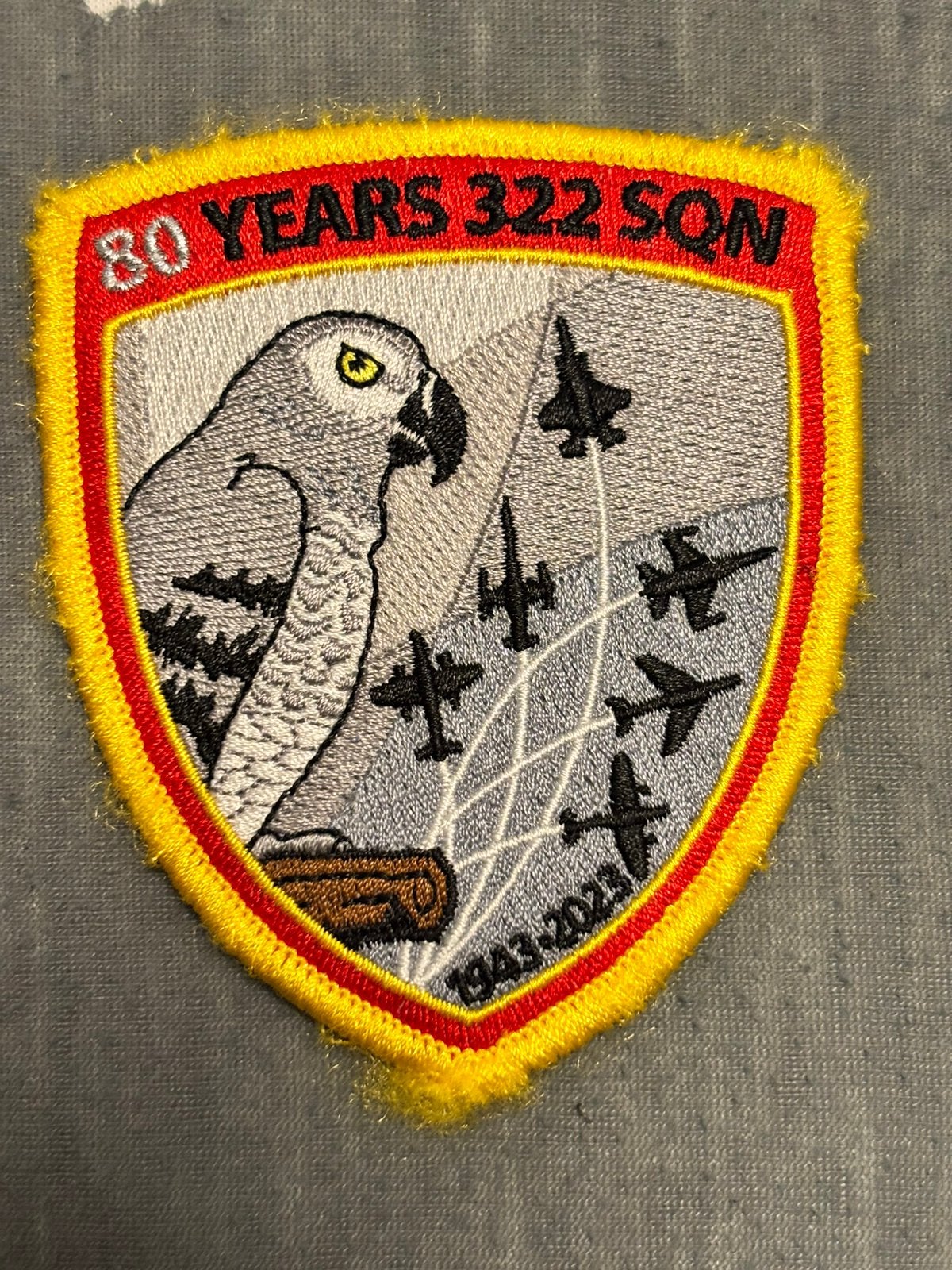 Embleem 80 jaar 322 SQN, Verzamelen, Militaria | Algemeen, Verzenden, Luchtmacht, Nederland, Embleem of Badge
