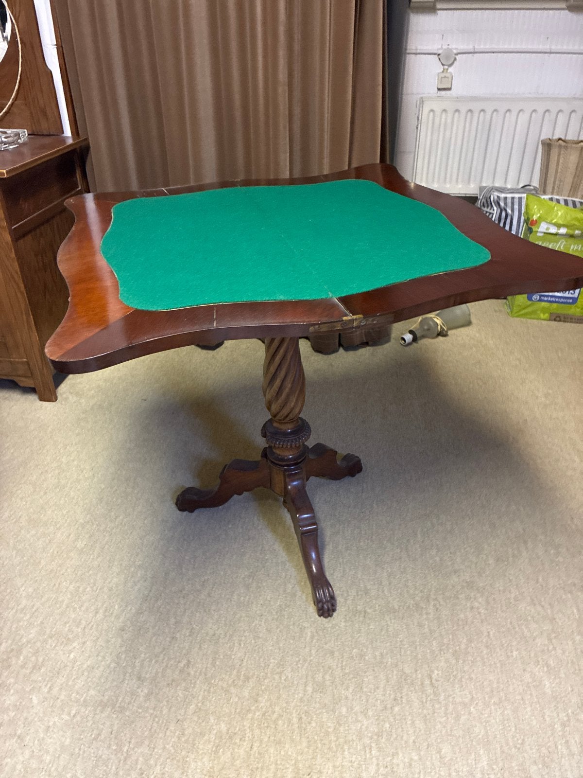 Antieke speeltafel met groen vilt, Ophalen