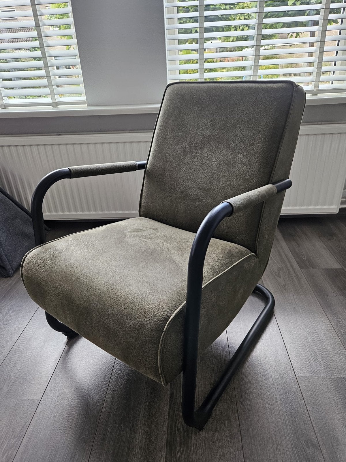 Comfortabele fauteuil met metalen frame, Ophalen, Gebruikt, 75 tot 100 cm, Metaal