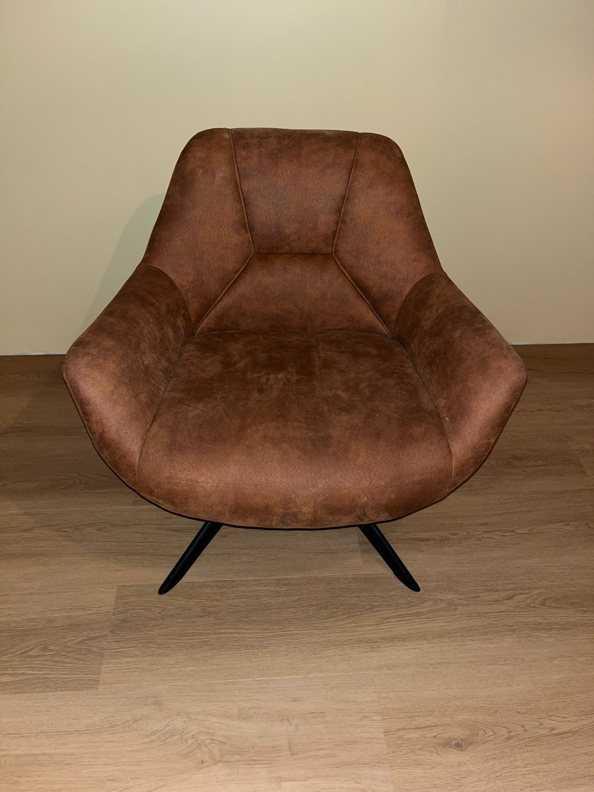 Draai fauteuil cognac met zwart poten, Huis en Inrichting, Ophalen, Metaal, 75 tot 100 cm, Zo goed als nieuw