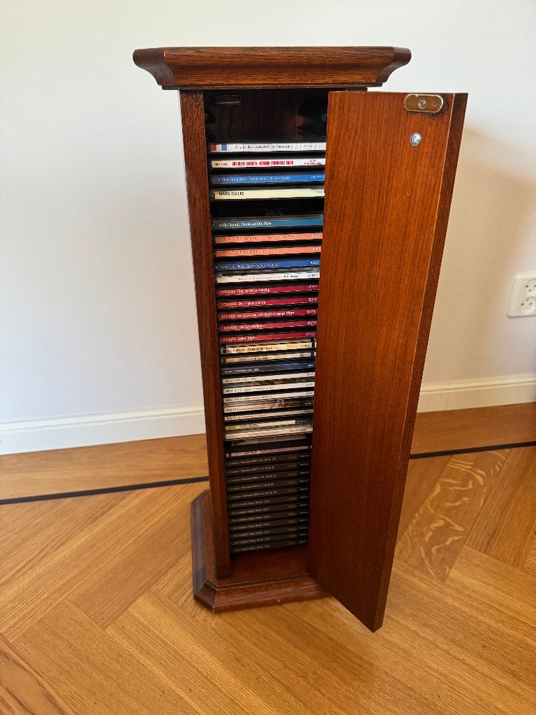 Zeer mooie, bijzonder gave klassieke CD-opbergtoren van hout, Ophalen, Zo goed als nieuw, 25 tot 75 discs, Cd's