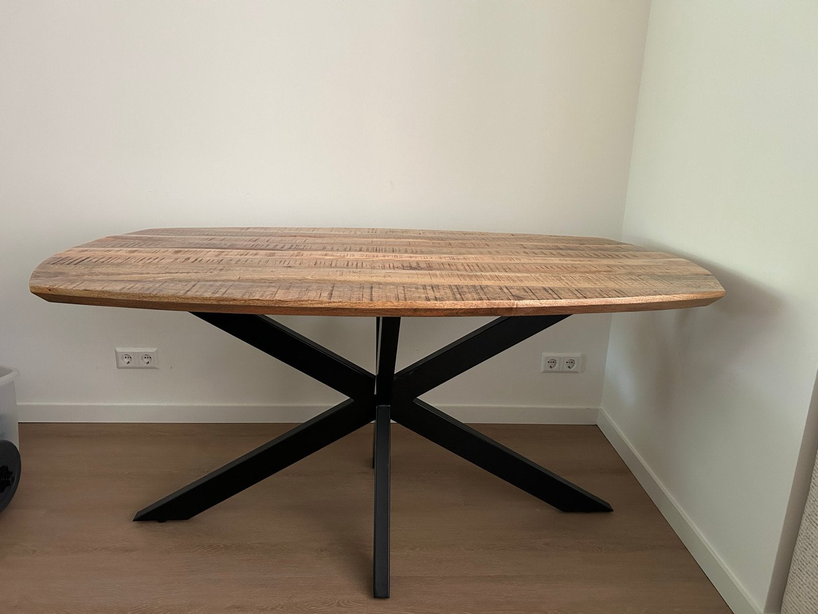 Robuuste Eettafel Mangohout met Zwart Metalen Spinpoot, Ophalen, 50 tot 100 cm, Zo goed als nieuw, 150 tot 200 cm