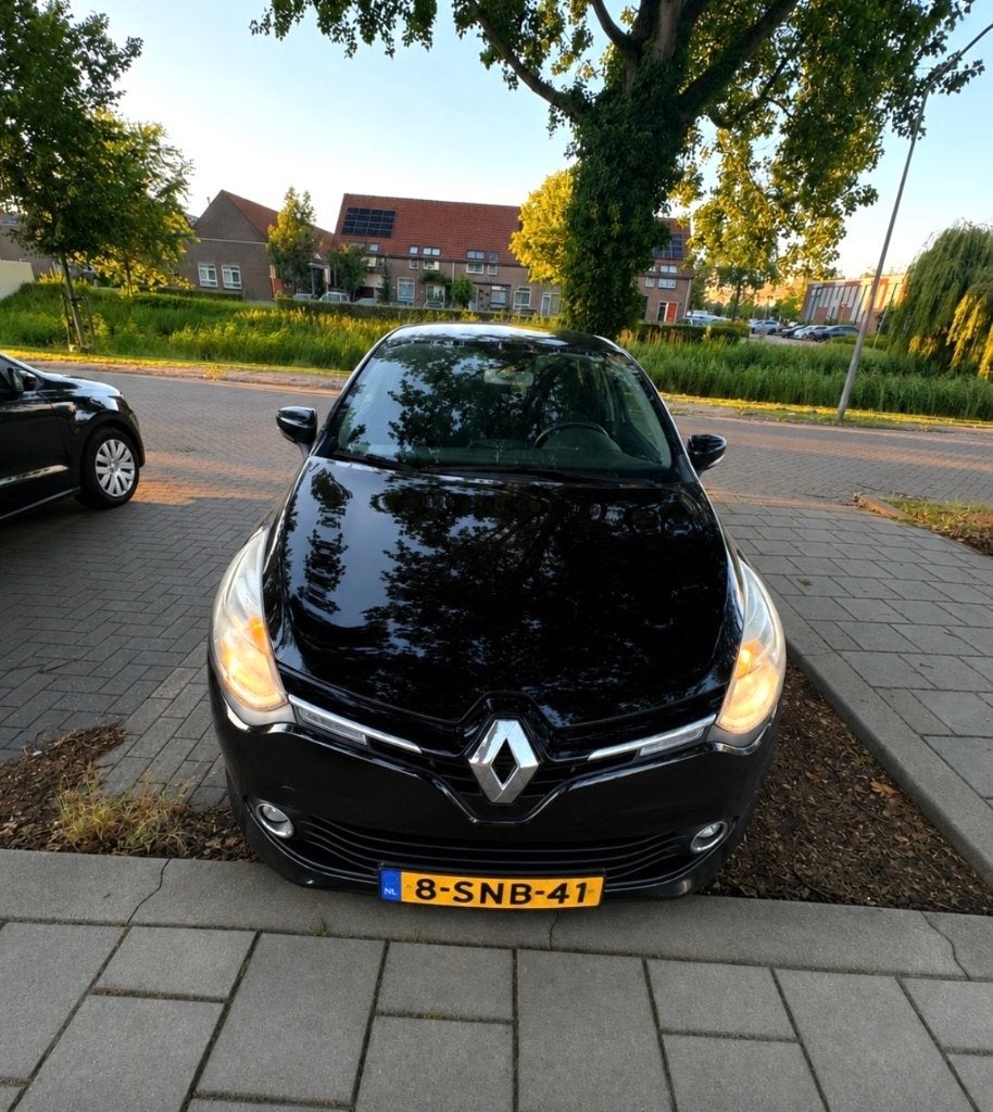 Renault Clio 0.9 TCE 66KW 5-DRS 2013 Zwart, Auto's, Voorwielaandrijving, 898 cc, 40 €/maand, 540 kg