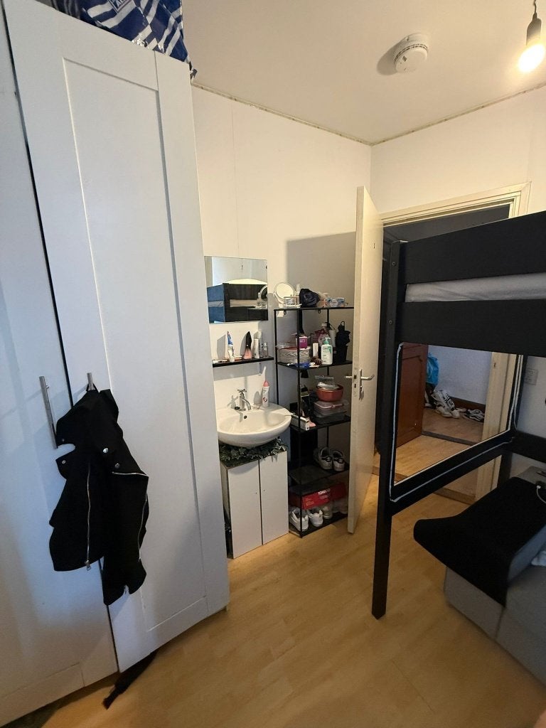 Kamer Tilburg - 10m2 - €495 - direct beschikbaar - wasbak