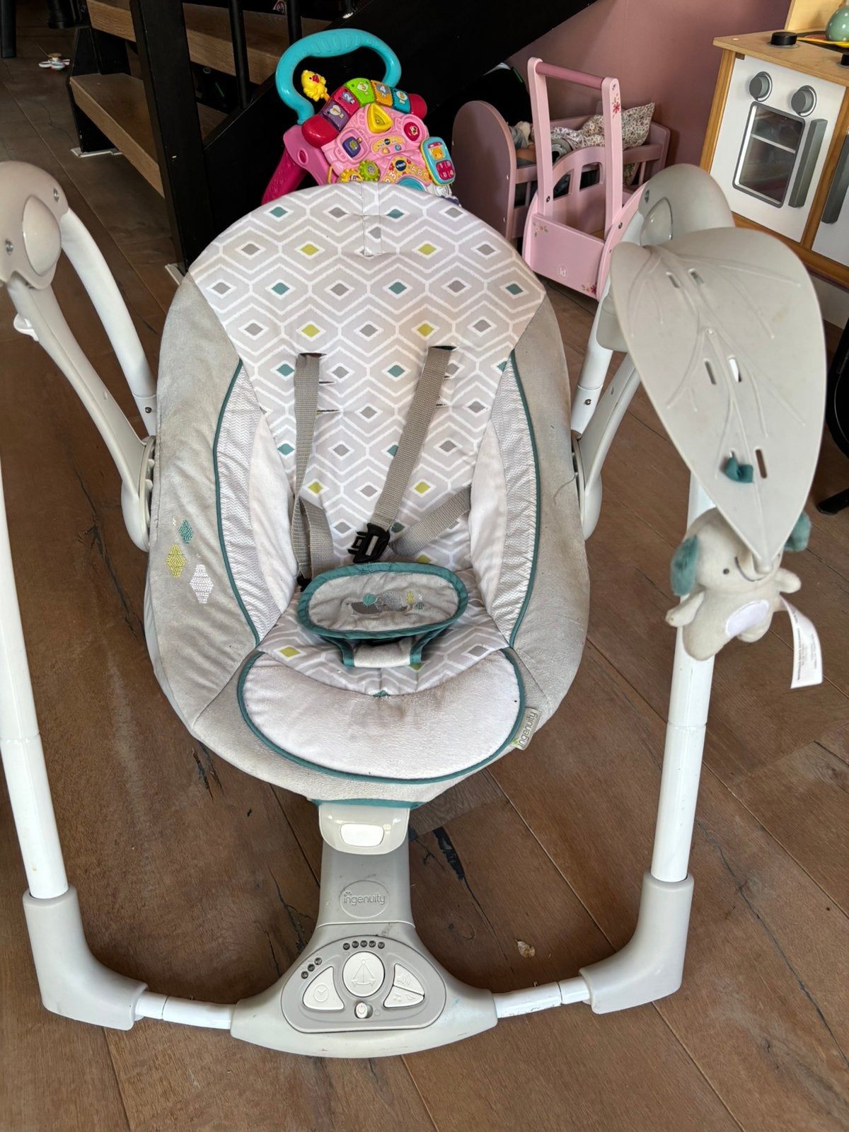 Automatisch wipstoeltje voor baby, Kinderen en Baby's, Gebruikt, Schommelstoel, Met gordel(s) of riempje(s), Ophalen