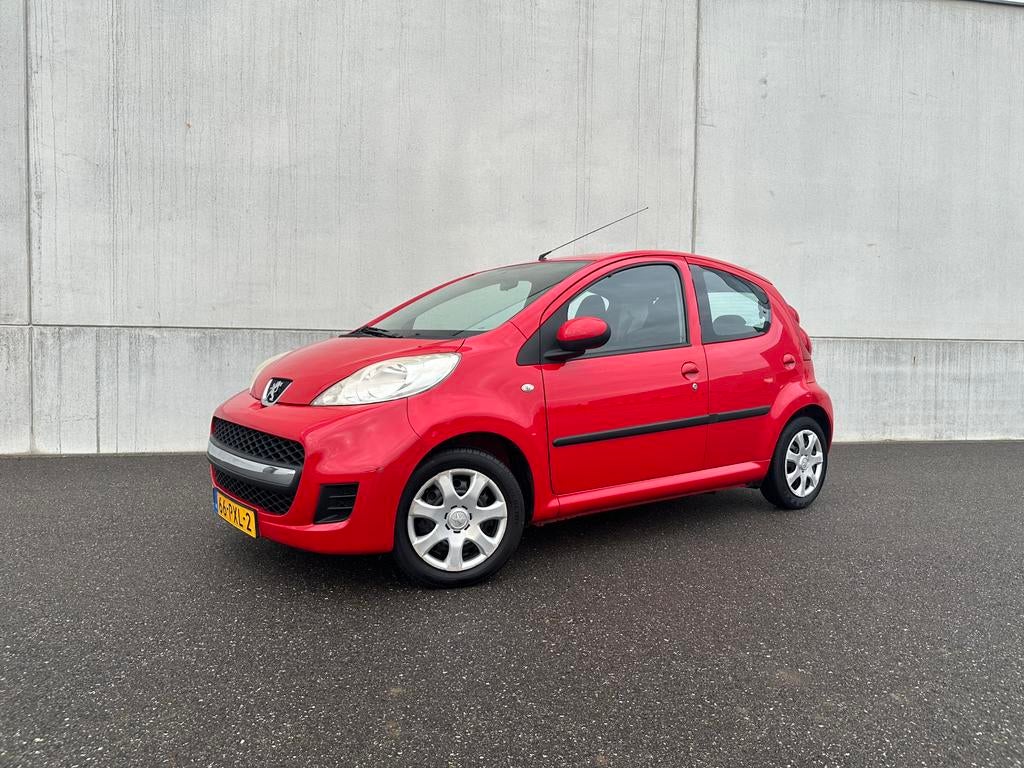 Peugeot 107 1.0 Rood | 2011 | Nieuwe APK + Grote Beurt |, Auto's, Voorwielaandrijving, Stof, Zwart, 4 stoelen