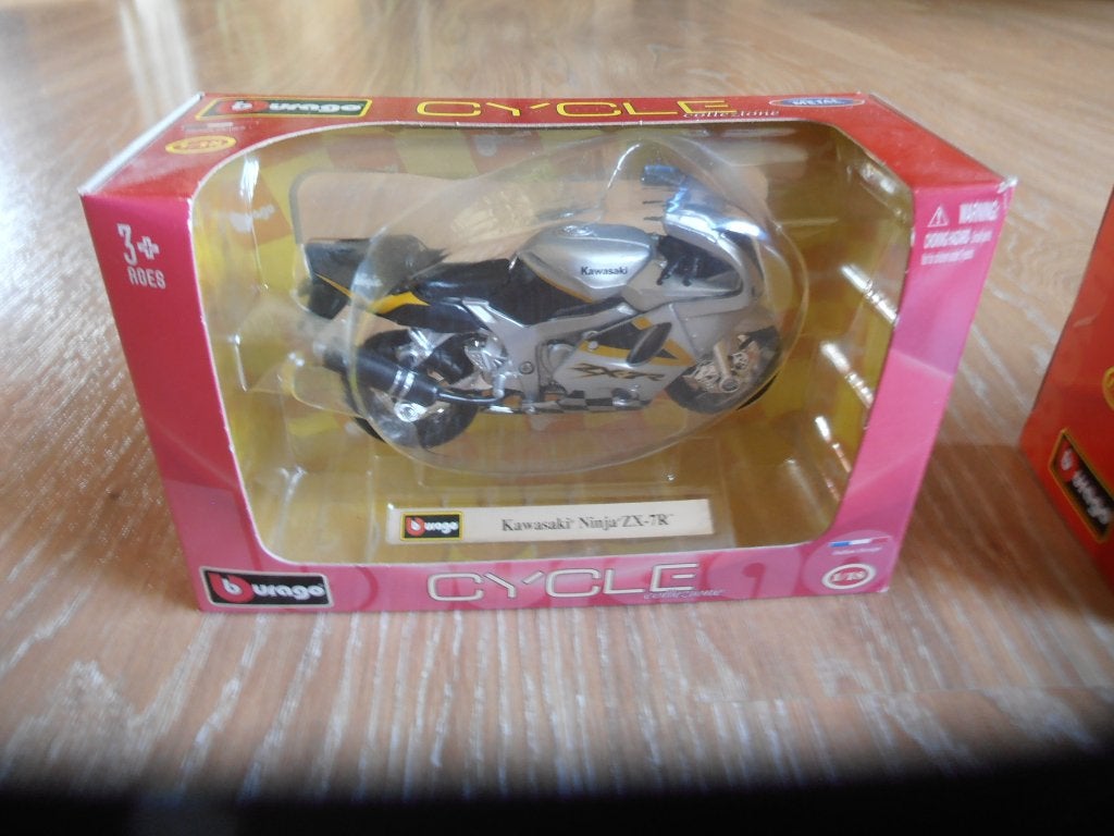 Bburago cycle motoren, Ophalen, Zo goed als nieuw, Motoren