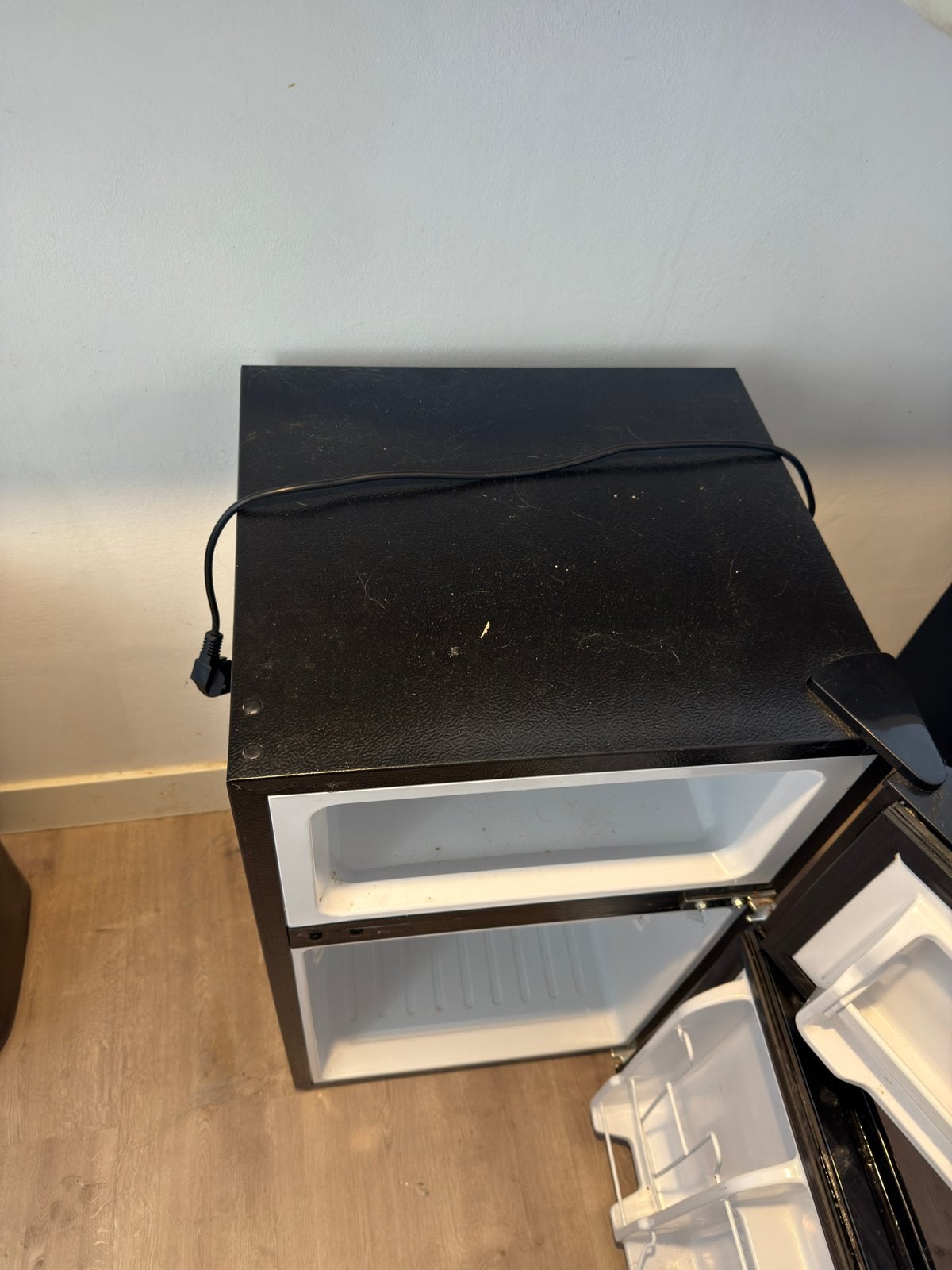 Costway Mini Fridge with Freezer Compartment – Black, Ophalen, Zo goed als nieuw