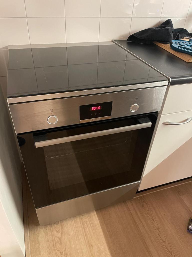Inductie kookfornuis Bosch incl oven, Ophalen, Tussenbouw, 4 kookzones, Zo goed als nieuw