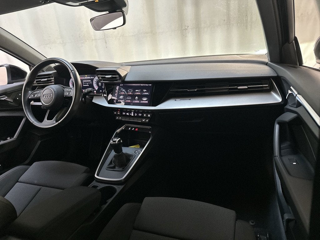 Audi A3 Sportback 30 TFSI Advanced Edition LED Camera Virtua, Gebruikt, Met garantie (alle), Zwart, Bedrijf