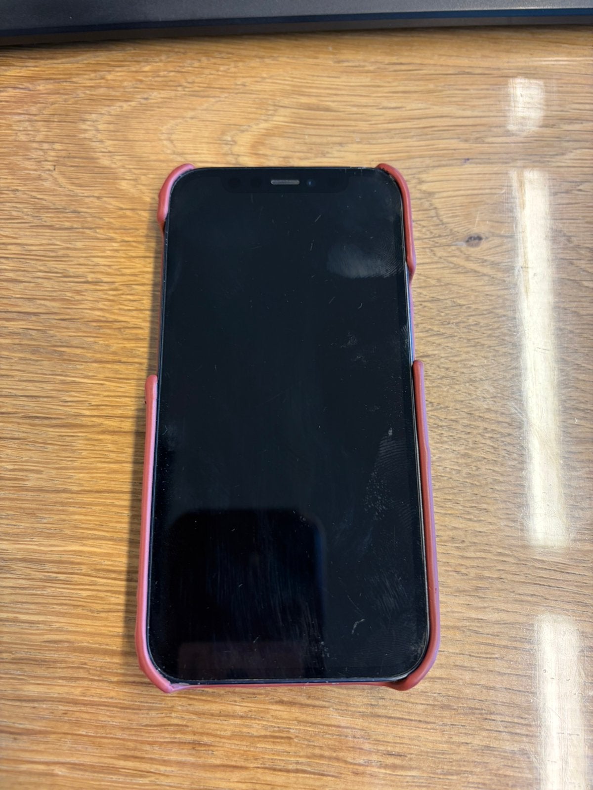 Foto 2 van Iphone 12 mini inclusief hoesje