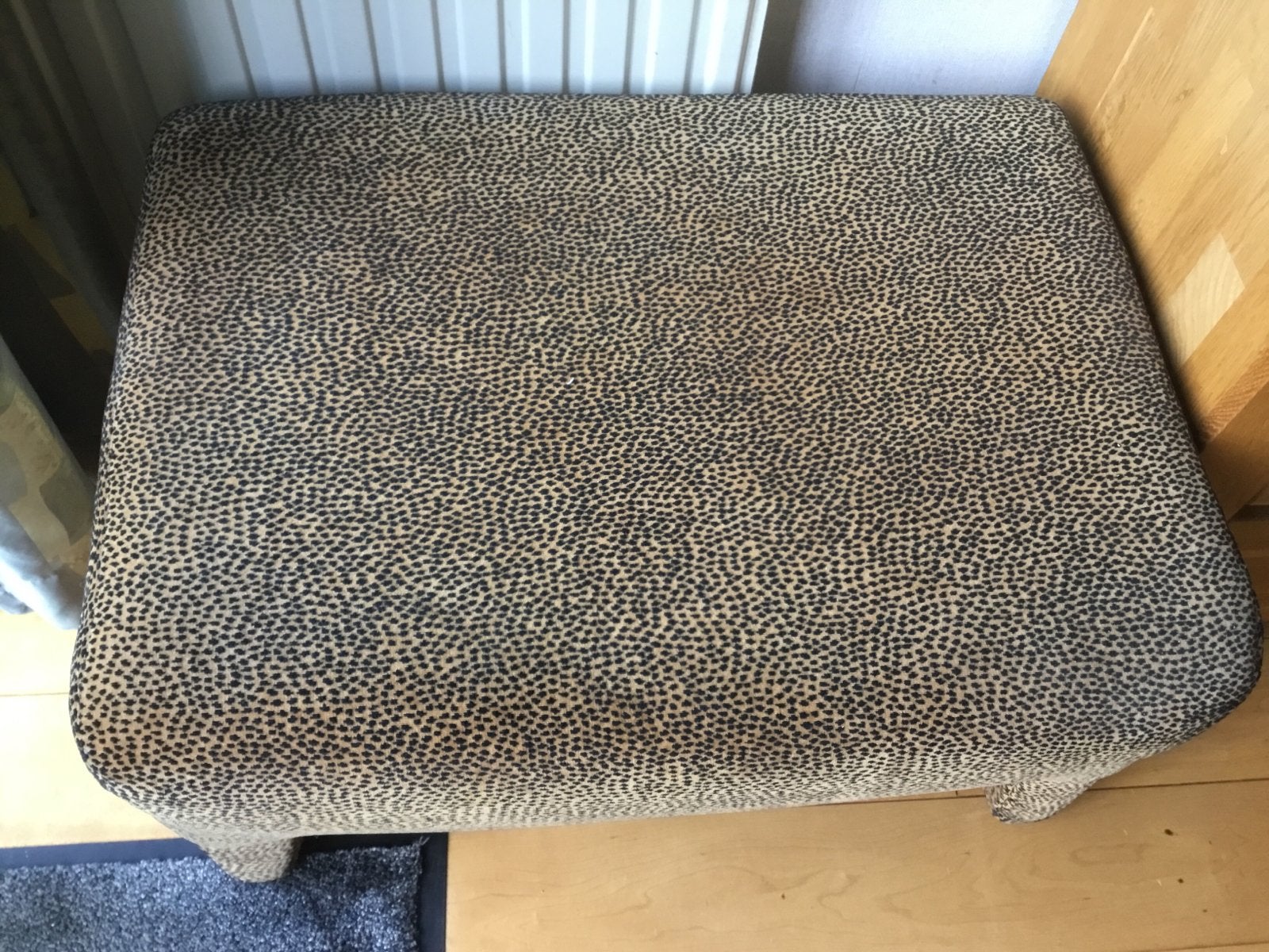 Leopardprint voetenbankje / poef, Ophalen, Gebruikt, Stof, Rechthoekig