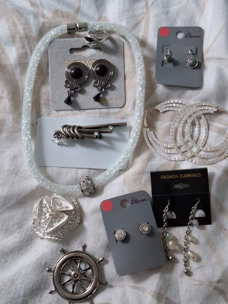 Kleine PARTIJ sieraden 3,50 euro, Ophalen of Verzenden, Zo goed als nieuw, Overige kleuren, Overige materialen